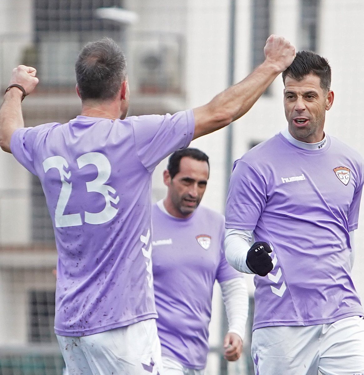 deportesNA's tweet photo. FÚTBOL ⚽️ Veteranos
Los @VeteranosGuada despiden el año con una manita ✋
👇
https://t.co/CgbqpWHed5
📷 Iván Serrano https://t.co/k4zOMIR9oG