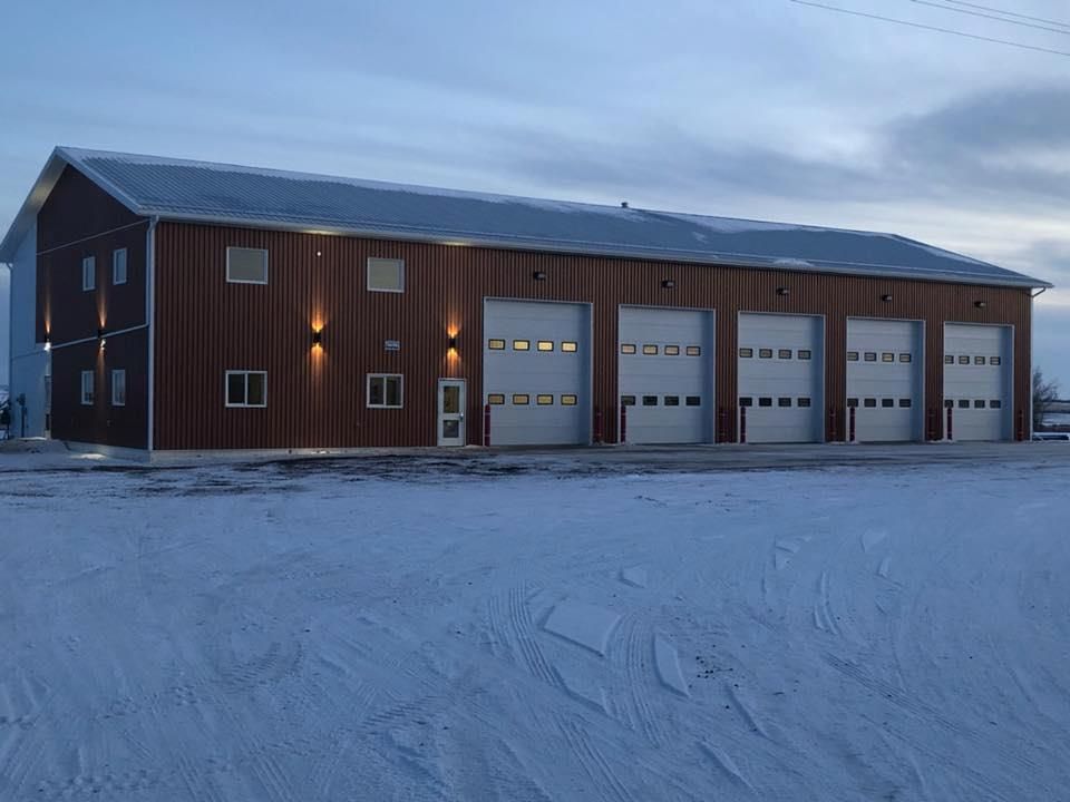 return2rural's tweet photo. What a great Christmas present the Veteran Volunteer Fire and Rescue Department got in time for the holidays!

#R2RPartners #R2R #Veteran #SpecialAreas #Alberta #VeteranFireHall #NewFireHall #FireFighters #VolunteerFireFighters
https://t.co/Oc5x73rPr5 https://t.co/qWcpZfWZcm