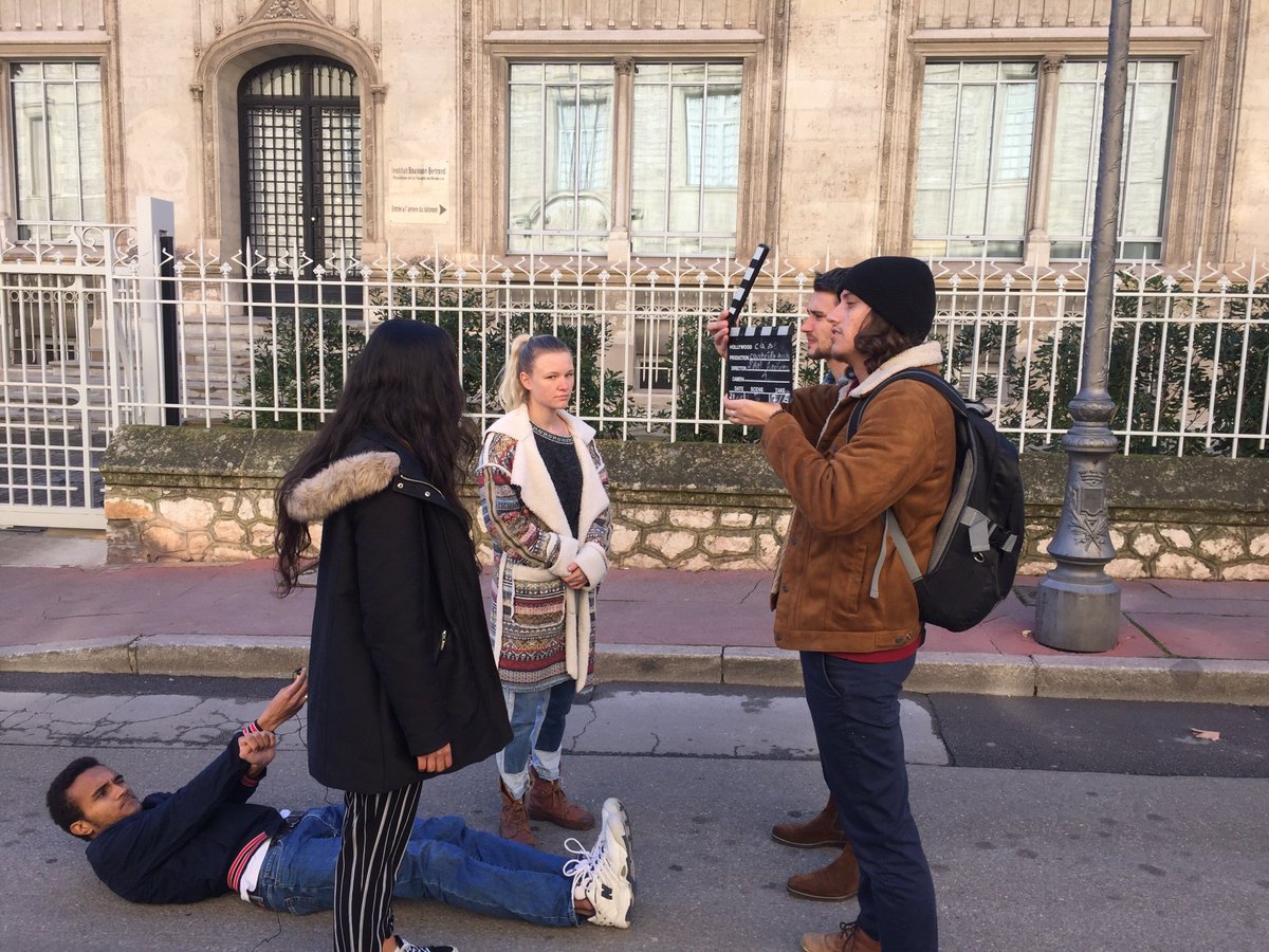 Mlj3M's tweet photo. L'équipe #MLKATV et le #CollectifJeunes @MLJ3M sont en plein tournage 🎥 de la vidéo qu'ils présenteront au festival #VoxMilo @UNmissionlocale 👍👍
@jpBretel @ArmlOccitanie https://t.co/qhRr3x0eQA