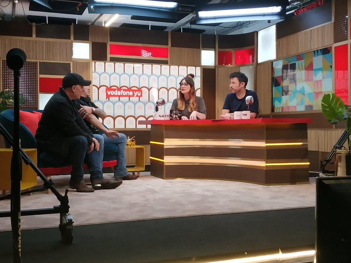 MorgadersCF's tweet photo. Hace unos días fui a @vodafoneyu a ver a @ana_morgade 
El programa genial, la gente estupenda y ella fantástica. Gracias por haberte quedado un rato hablando con nosotras!♥️ 
Os dejo algunas fotos que hice https://t.co/yaM0eVTFJo