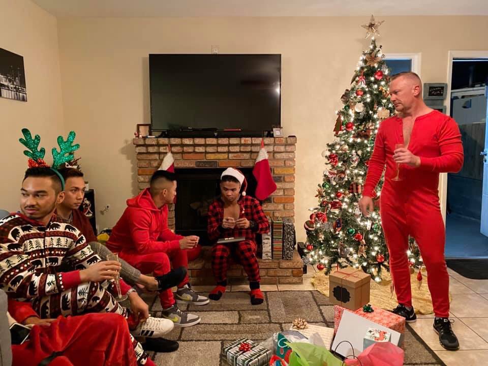 KoleLaytonKing's tweet photo. #Daddy trying to is about to pick his next present. #daddyclause #scruff #dilf #onlyfans #gaysians #rt #christmasparty #onesie https://t.co/sd1MJkrMAl