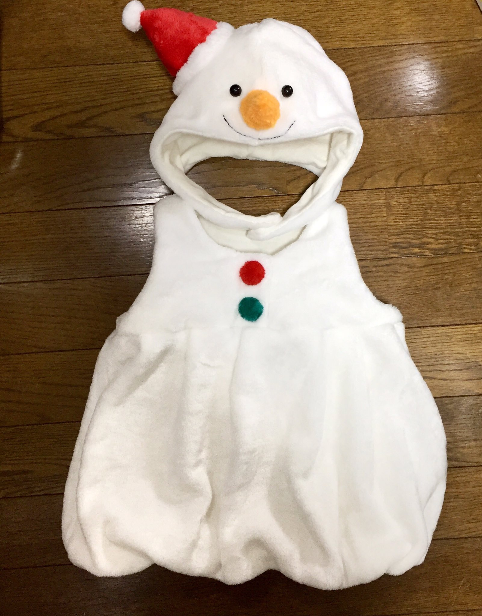 ペルセポ クリスマスに間に合った 帽子被らないのわかってるくせに懲りずに帽子を作りました 雪だるま感を出したかったので結局バルーンにした O クリスマス ハンドメイド 手作りベビー服 雪だるま衣装 クリスマス衣装 サンタ帽 手作り