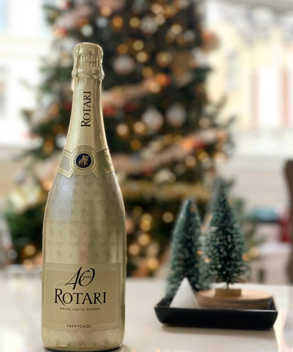RotariUSA's tweet photo. Celebrating golden moments with a cheers! ✨ #LetsRotari https://t.co/ZCKcPeKJgQ