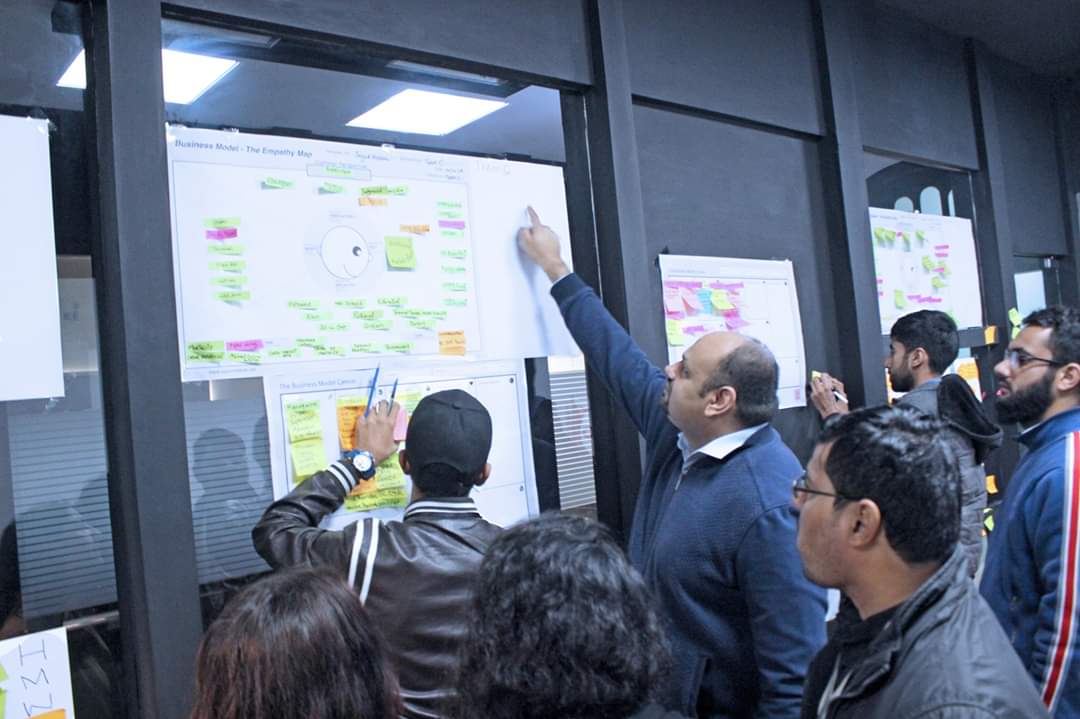 dzign's tweet photo. It was the 5th week of the Human-Centered Design course. As part of the IMPLEMENTATION phase.
#Mentorship #Facebook #UXmentor #dSchool #IDEO #ExpertsDesk #UxStrategist #ZulqarnainAnsari #ZainAnsari #DigitalPakistan #Lahore #Pakistan #UXStudio #UserExperience #designthinking https://t.co/SNpEzrz8JN