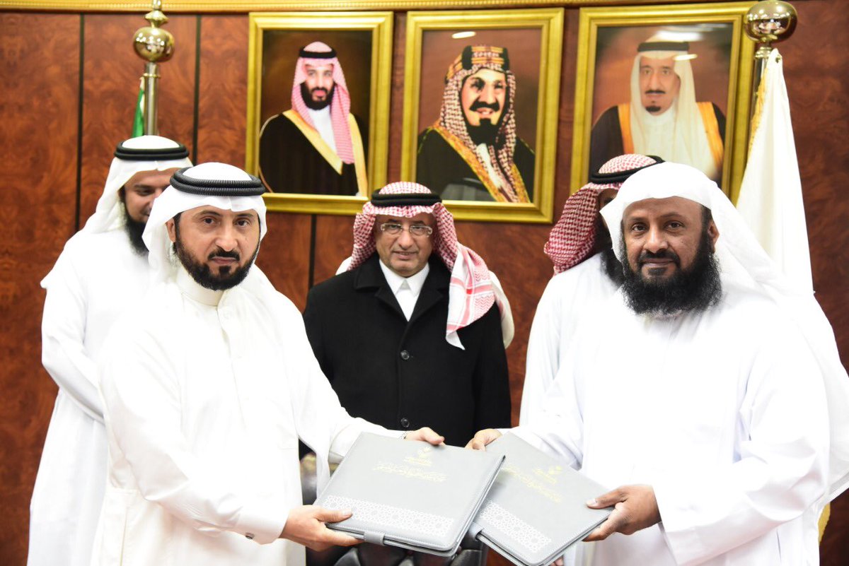 Najran_Univers's tweet photo. شهد معالي مدير #جامعة_نجران توقيع اتفاقية لدعم الطلاب بين الجامعة ومؤسسة #السبيعي الخيرية. 
https://t.co/Uxahcy5MR5 https://t.co/DTxgemSROo