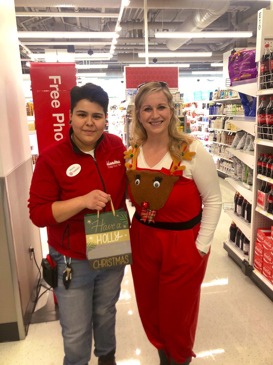 TargetMonty's tweet image. Ingrid spreading Holiday cheer at Wicker Park! Thanks for stopping by! #target #wickerpark #santaslittlehelpers