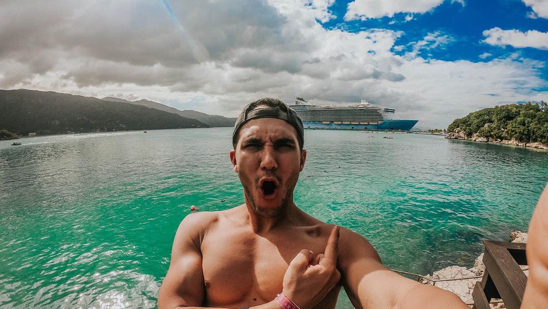 CarlosPenaVBR's tweet photo. Bom dia! Feliz semana, Penators!

Algumas fotos de Carlexa em sua lua de mel quando eles estavam na Jamaica, há cinco dias! 🏝️
-
#Carlexa #CarlosPenaVega #AlexaPenaVega https://t.co/KAYPJ0fGij
