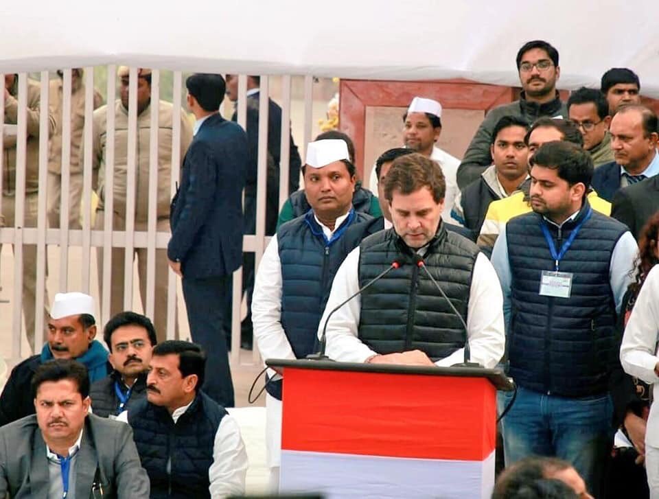 vikrantshukla01's tweet photo. कांग्रेस नेता श्री @RahulGandhi जी ने राजघाट पर कांग्रेस के वरिष्ठ नेताओं को संबोधित किया । #satyagrahforunity https://t.co/jUNGoszunA