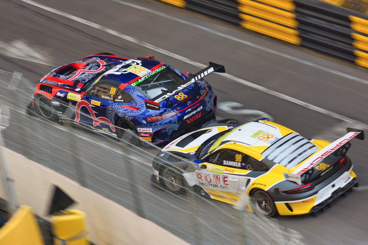 PITWALKmedia's tweet photo. In unserer noch jungen Videoabteilung gibt's auch schon einen Film darüber, wie unsere #Podcast-Folgen entstehen: https://t.co/sDBCIKpuNA
#PushPitcast @PorscheRaces https://t.co/VWOOKAIxhq