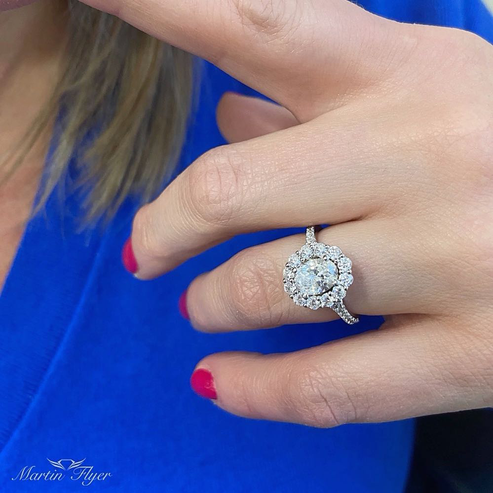 Here is a beautiful example of how you can add a burst of sparkle to your Monday💍✨⁠
martinflyer.com
#MondayMotivation #inspiration  #martinflyer #FlyerFitLove #sayido