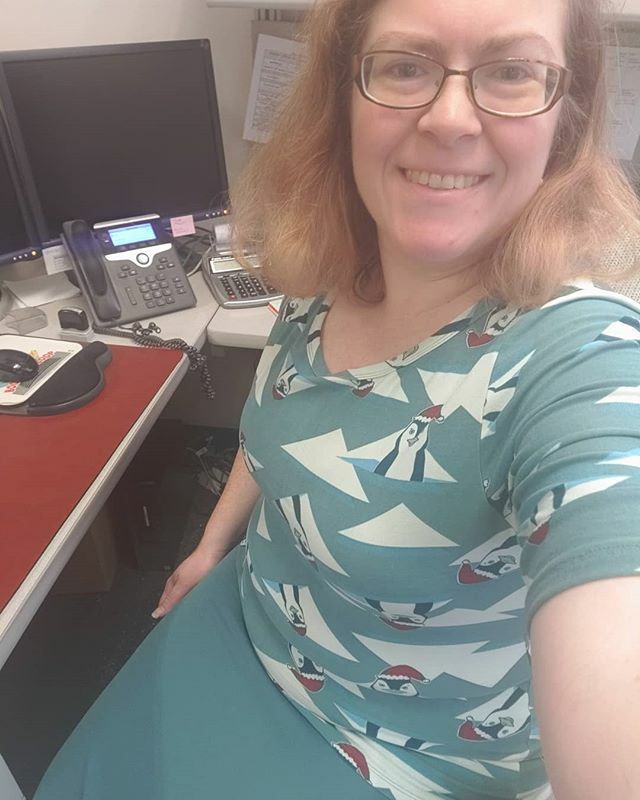 erinswjc's tweet photo. Happy Monday! Today's festiveness. #roeingatwork #santapenguins #thingsidoat42 https://t.co/JxWcCsFyiy https://t.co/eaKM7jW1g3