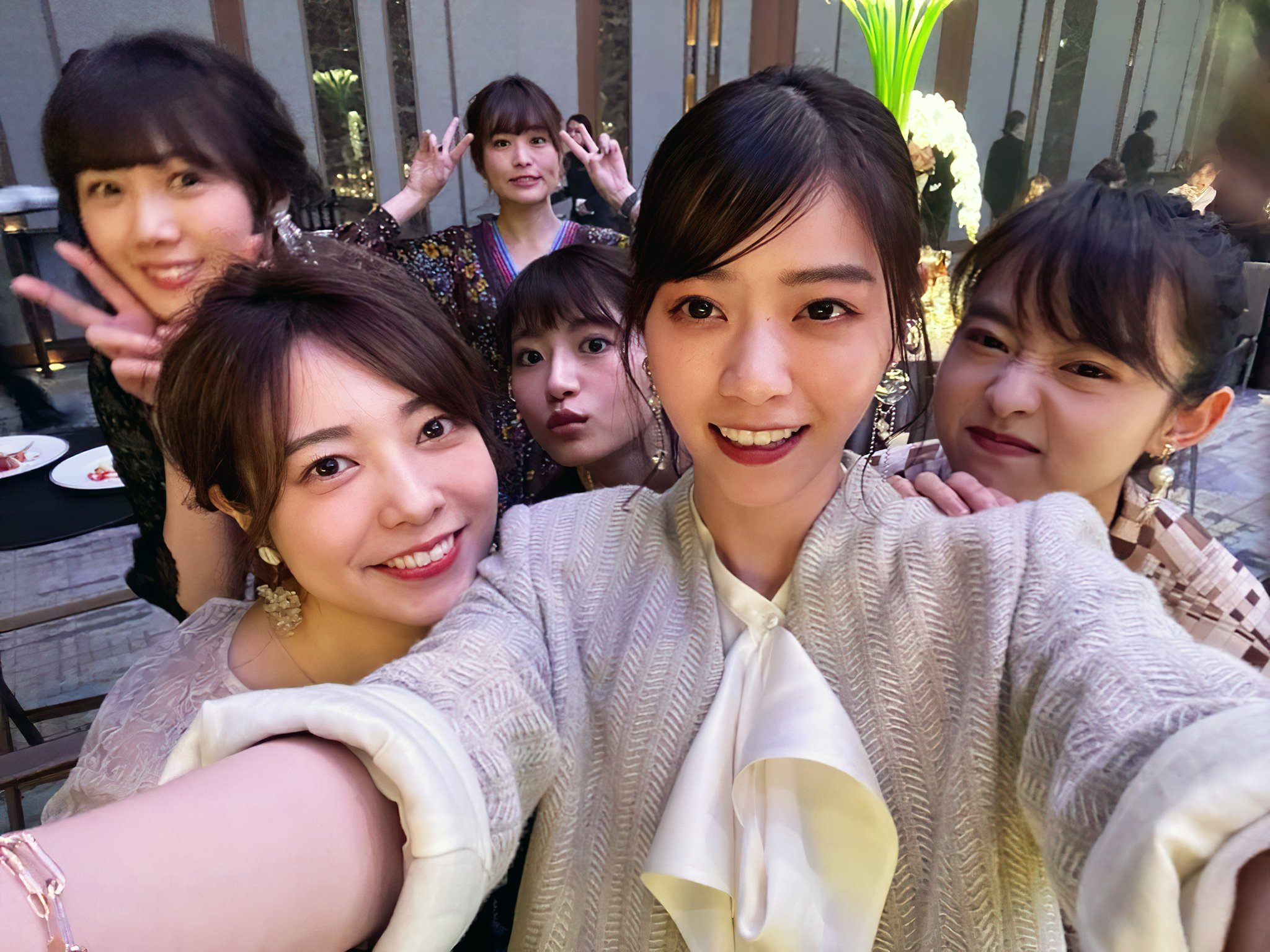 【バラ売り可】衛藤美彩 生写真 セミコンプ 紅白衣装1 バラ売り可】衛藤美彩 生写真 セミコンプ 紅白衣装1