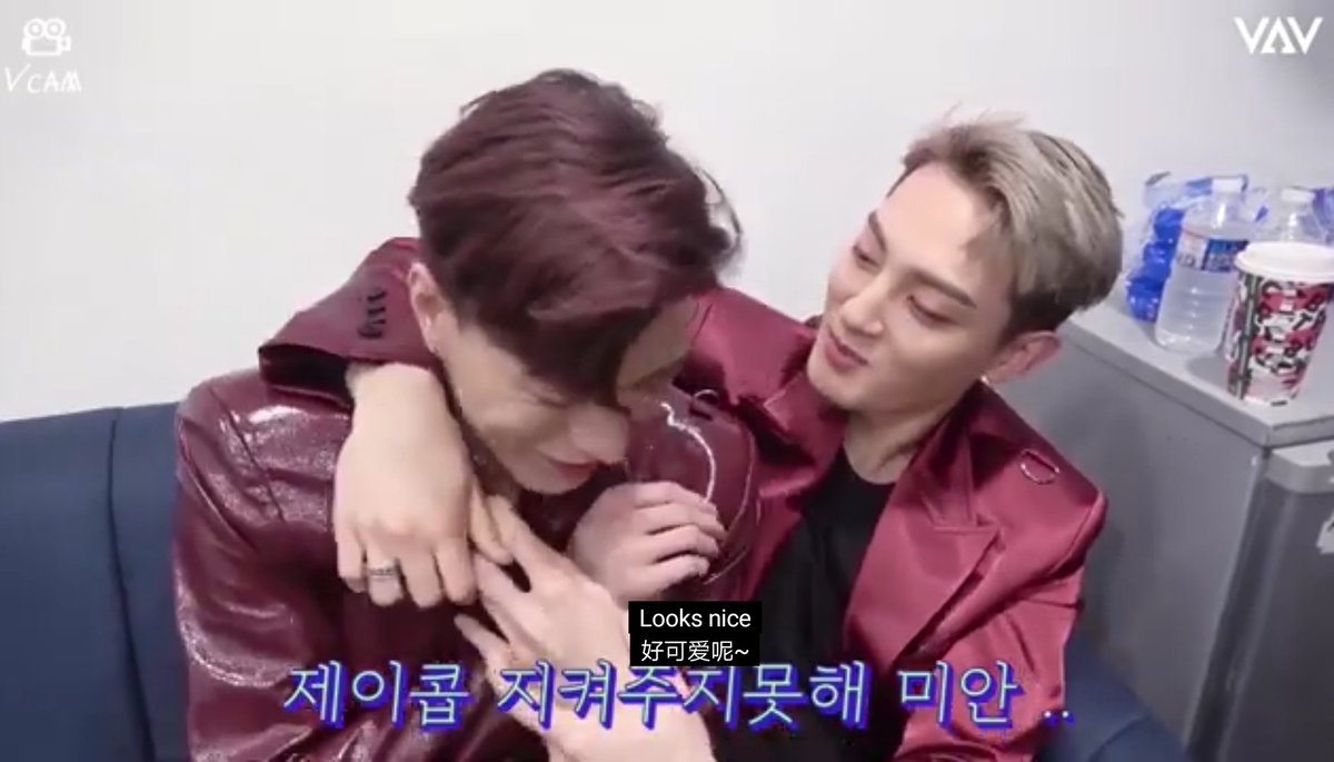 _nuna_my_'s tweet photo. Hahahahahaha ๐
#VAV #Vcam #Jacob #Ziu #VAVinBudapest #Hungary #VAVinEUrope #2019MeetnLive #EuropeTour @VAV_official @twt_VAV @VavCash https://t.co/2q4k8Z1C7i
