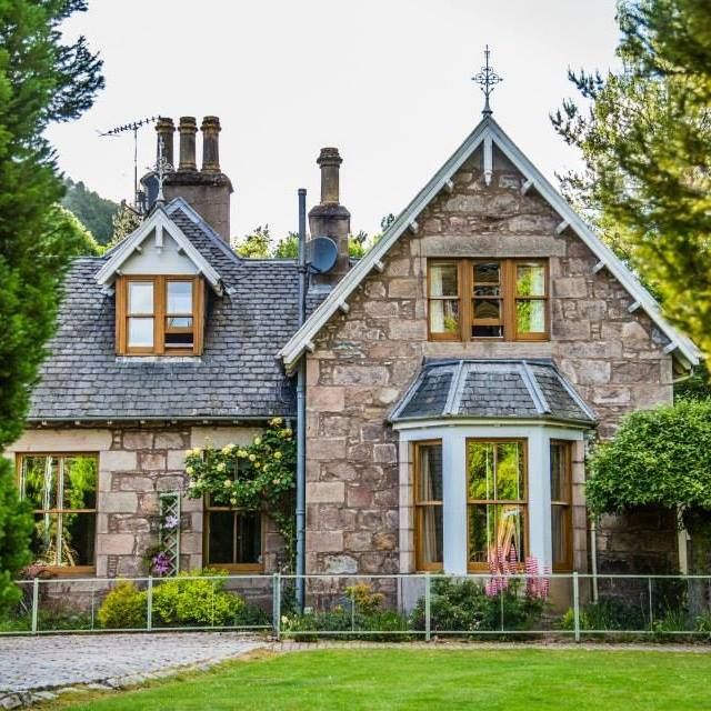 WeAcceptPets's tweet photo. For those who are looking for a break away from the hustle & bustle of modern-day living, The Little Houses are the perfect place to stay! ❄️
Accepts 🐶🐱
https://t.co/tIhRavqq8C
#Roybridge #SpeanBridge #Invernessshire #ScottishHighlands #Scotland #Holiday #DogFriendly https://t.co/rIvm85nFog