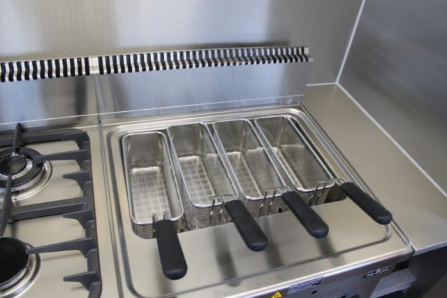 StreetFoodRpt's tweet photo. USED PASTA #FoodTruck #StreetFood Trailer only 32.780€ plus VAT if applicable. 
“Made in Germany” and suitable for use in the #EU &amp; #UAE
Email: glen@foodtruckkings.com for more information. https://t.co/H3KgABBwRq