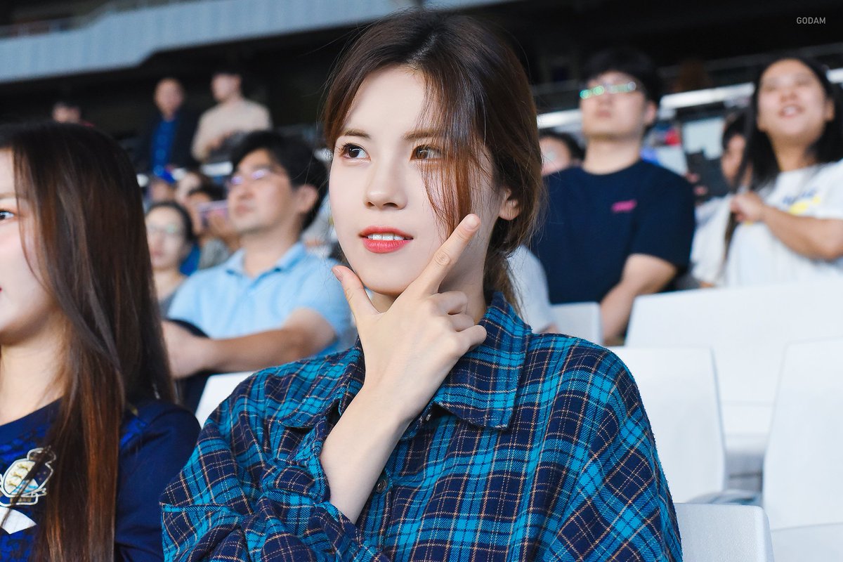 Neonpunch_godam's tweet photo. 190831 서울이랜드

#네온펀치 #NEONPUNCH #다연 #DAYEON https://t.co/LLAFjBnBWr