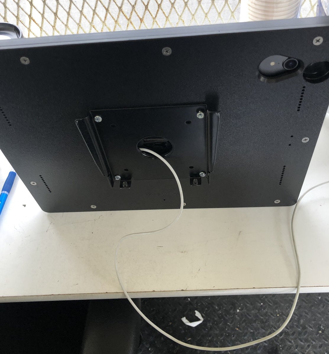 VidaBox's tweet photo. Need to transform your #tablet into a #SmartHome control? Or #Conferenceroom scheduler? Or, even a #TimeClock for your employees? Meet our #VidaBoxEnclosures! They look great & are simple and clean to install-like this #iPadPro #FixedSlim #VesaMount setup!😉😁
#installer #Vidabox https://t.co/FyVTthyNUR