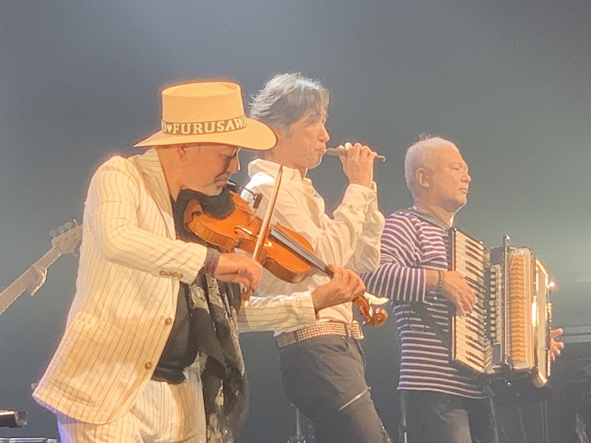 kana_Travel0430's tweet photo. TFC55最高♬
一曲だけ撮影OKタイム💓
古澤さんのバイオリンが好き💓
2列目最高でした😊♬

#TFC55
#東儀秀樹
#古澤巌
#coba
#雅楽
#バイオリン
#アコーディオン
#Xmas Live
#去年も行った https://t.co/on1iwZjZhx