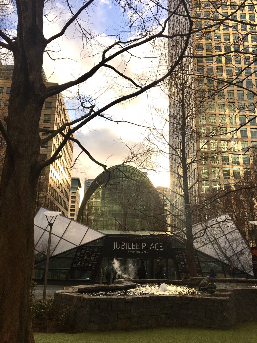 jaynesnowuk's tweet photo. I’m back at @yourcanarywharf today in partnership with @BuskInLondon ! You can find me @jaynesnowuk performing various sets today in #JubileePlace till 6.30pm! ☺️🎄🙌🏻 Pop in and day hello!
#Festive #JayneSnow #ShopTillYouDrop #London #CanaryWharf https://t.co/hC4uYg3L41