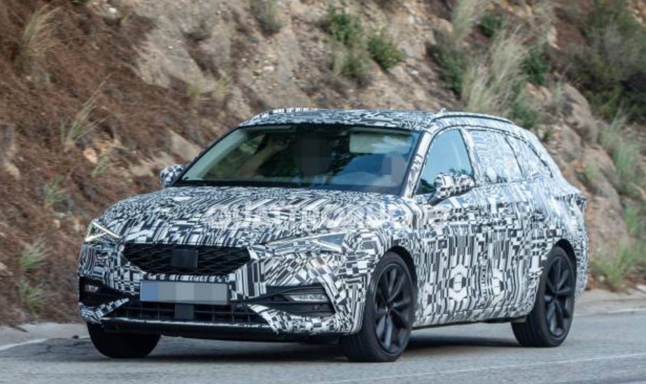 quattroruote's tweet photo. Nei prossimi giorni la #Seat svelerà la nuova generazione della #Leon che, successivamente, sarà proposta anche in versione SW: ecco le #fotospia della #LeonST --> https://t.co/TRRDuKaMOe https://t.co/dxTxikiKhM