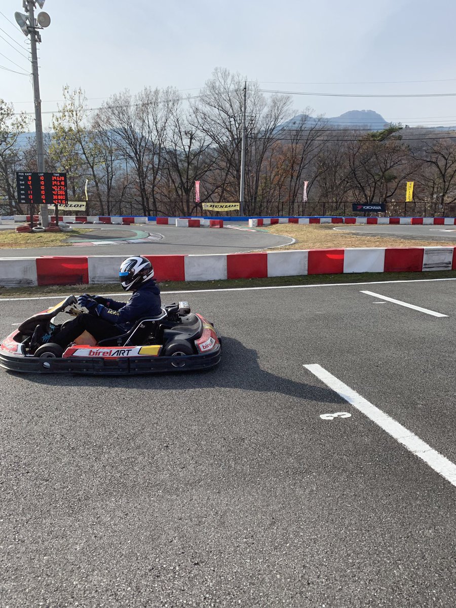 hii156's tweet photo. そういや、バイク関係じゃないけど来てくれたわたしの知り合いが、主催の人が誰かわからんかったって言ってたな。。。わたしもカート乗りたかったな。。。あれ?主催の人?🤭🤭🤭
#ymff #山梨モータースポーツファンフェスティバル https://t.co/FyUcwuRf20