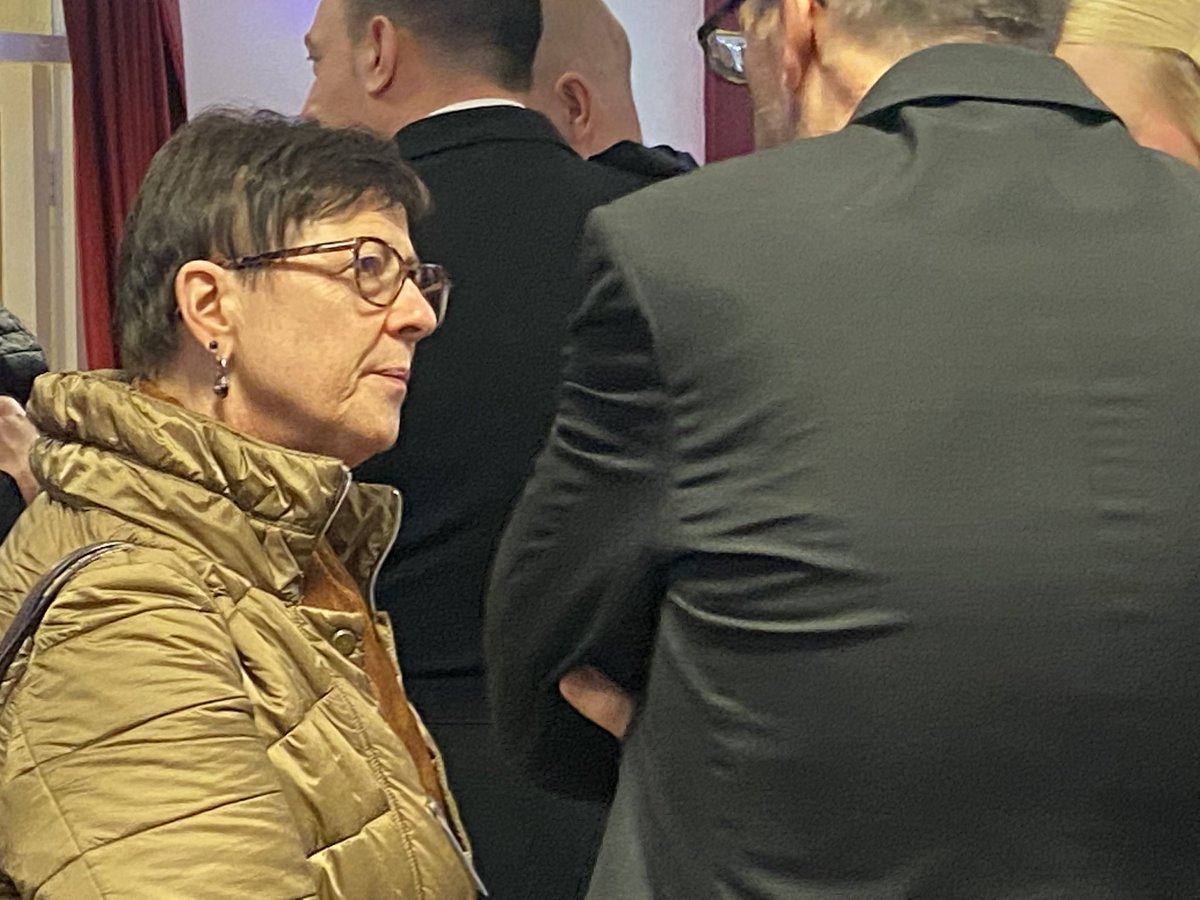 SusanJDurant's tweet photo. Lovely morning spent in #Fishlake met #HRHPrincePhillip @RoyalFamily. Really nice to have a chat with everyone, lovely spread by @fishlakefodder @RuthEWillis @PhillBedford @Ed_Miliband @eastareateam @MayorRos @MyDoncaster https://t.co/GhtTIPnY7q