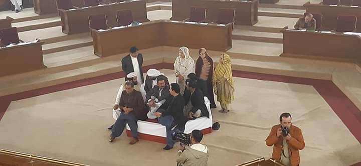 گوادر کے مسئلہ پر بی این پی کے مرکزی رہنما  ایم پی اے  میرحمل کلمتی کا بلوچستان صوبائی اسمبلی  کے اجلاس میں اجتجاج