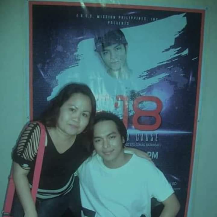 AmyFern77667751's tweet photo. Dto ako unang tumakas sa hubby mapanood ka lang haha @sammangubat 
@StarMusicPH 

SamMangubat
#SongFeels https://t.co/PCEqUOxXTv