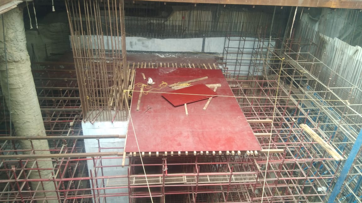 AshwiniBhide's tweet photo. Here r updates on #Dadar &amp; #Shitaladevi stns of @MumbaiMetro3. At both stns piling &amp; decking 100% over. At #Dadar 85% #excavation, 33% #BaseSlab &amp; 16% walls up2 #ConcourseSlab done. At #Shitladevi, 68% #excavation over, #NATM works began, #Slab work to start soon. #SafetyFirst. https://t.co/aUQE3omBnN