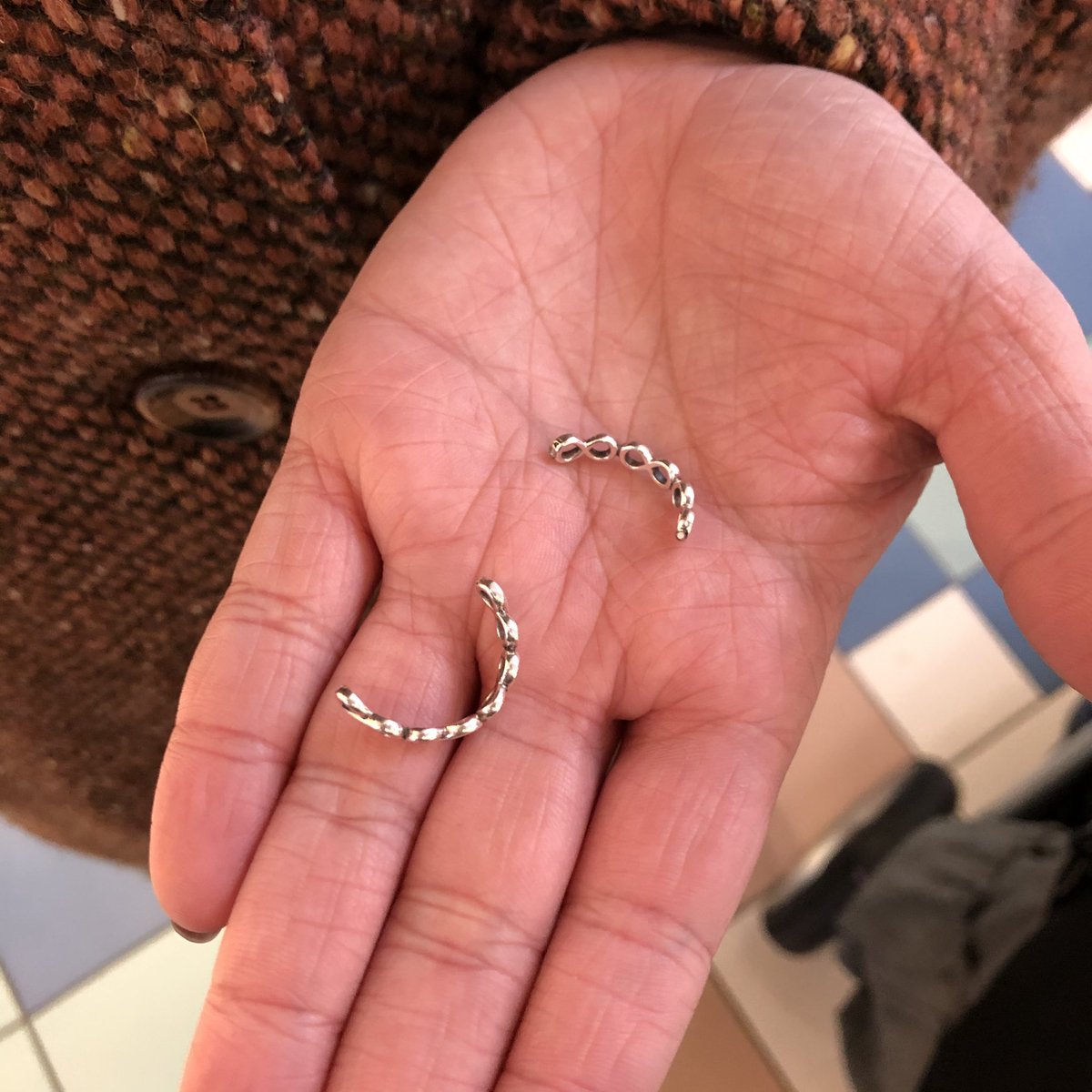 Rajicalbean's tweet photo. @Pandora_UK please explain to me how it is ok that this is the SECOND ring of my sisters to break? As far as I’m aware silver shouldn’t break from you taking your hand out of your pocket... it’s the UK it’s cold https://t.co/Jq0P0de80M