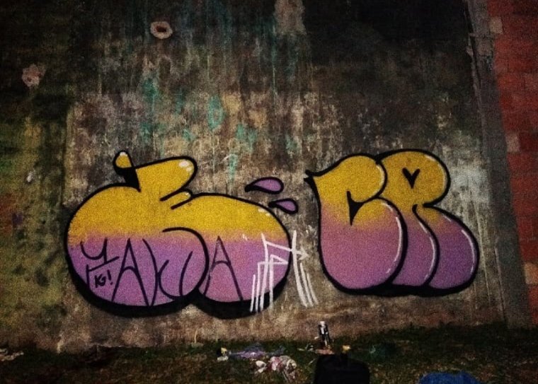 savagektn's tweet photo. progredindo a cada dia, me auto afirmando a cada trampo na rua.
esse ano foi doido.
que ano que vem seja mais loco ainda, porque nosso sangue ja virou tinta.
fé nas dedo sujo. ktn carai. https://t.co/ESNjZyijzy