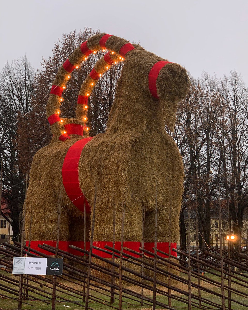 Gavlebocken's tweet image. The day before Christmas 🙏🎄 #gävlebocken #lookhowfarwecome