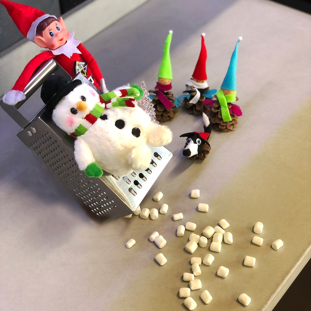 E2_Solar's tweet photo. "Frosty! I am telling you for the last time, NO HIGH PRESSURE SALES!"

"You're killing me, Smalls!" #solarscoutelf https://t.co/9KXq9sWxvg