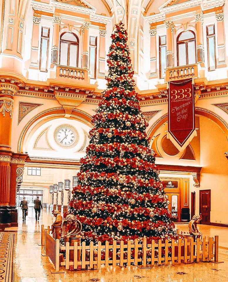 Melbourne_in's tweet photo. It's beginning to look a lot like Christmas in Melbourne. You can find this beautiful tree at 333 Collins Street (via IG/melbournegirl). https://t.co/wAYQ6C4PT4