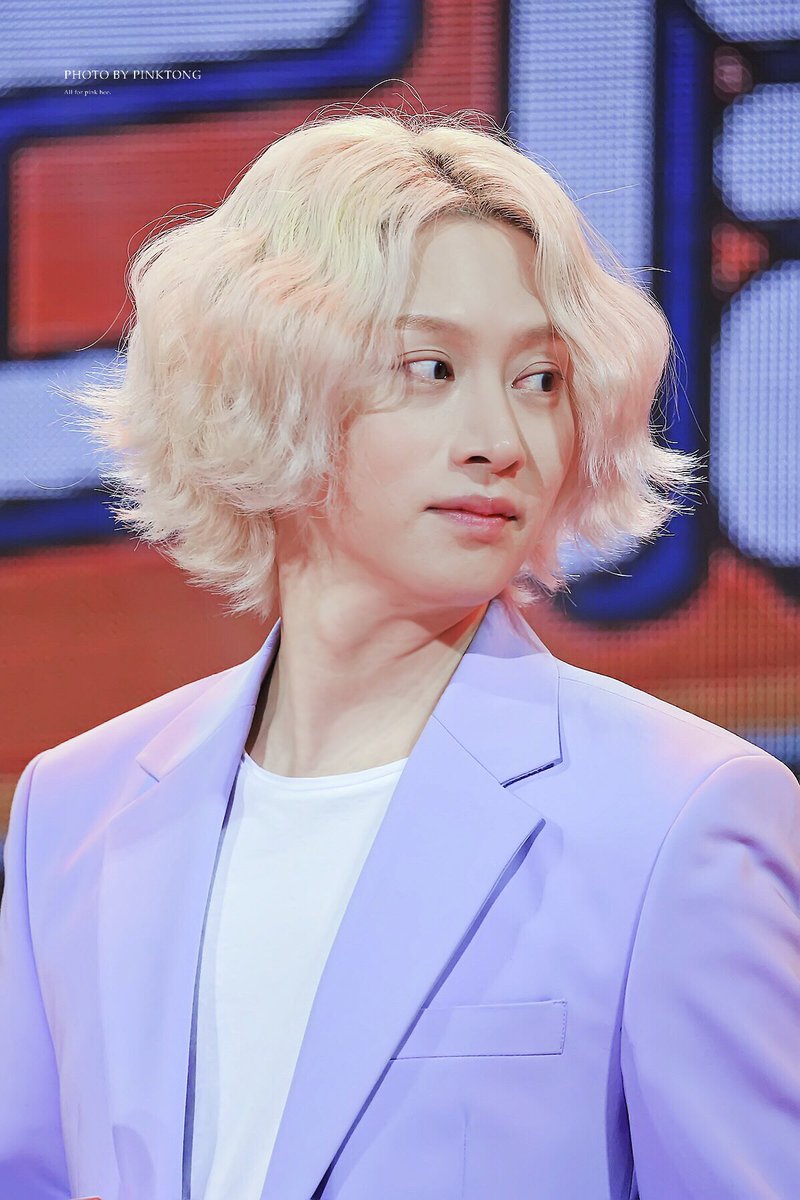 PINKTONG__'s tweet photo. 191220 담배없는 폐스티벌 #1 
#희철 #heechul #김희철 #KimHeeChul https://t.co/E7JfNn9ipX