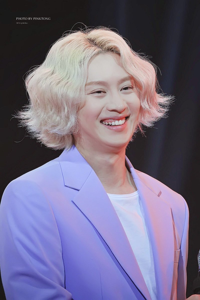 PINKTONG__'s tweet photo. 191220 담배없는 폐스티벌 #2
#희철 #heechul #김희철 #KimHeeChul https://t.co/qlIgDOQ1Tr