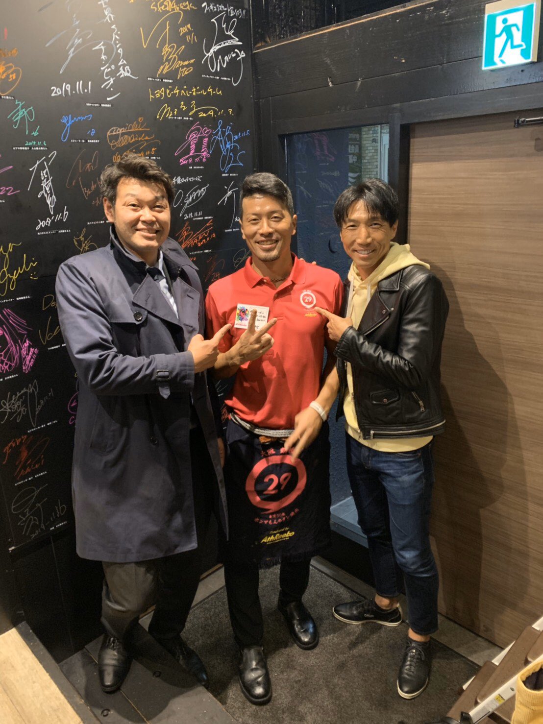 波戸康広 Yasuhiro Hato かわいい後輩が働いてる姿を見に行ってきました 元プロ選手や現役アスリートが働いている焼肉店です まだオープンしたてなのに 店内のサインを見れば人気度がわかります まる29 三軒茶屋 片岡洋介 波戸康広 Yasuhiro Hato かわいい後輩が働いてる姿を見に行ってきました 元プロ選手や現役アスリートが働いている焼肉店です まだオープンしたてなのに 店内のサインを見れば人気度がわかります まる29 三軒茶屋 片岡洋介