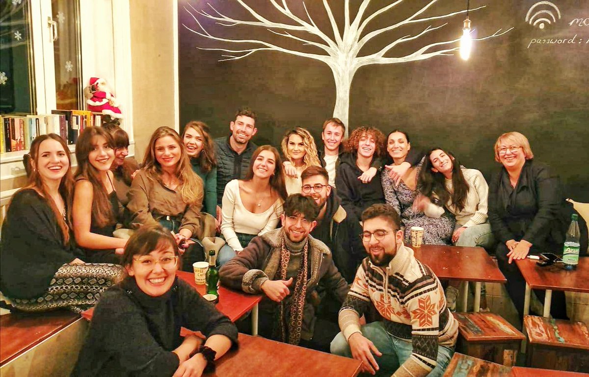 Liebe Freunde,

Wir wünschen euch und euren Familien ein wunderschönes Weihnachtsfest. 
Euer Morcolade-Team :-) 🤶☃️🎅
#froheweihnachten #frankfurtcafe #teampic #urlaubszeit #feiertage #frankfurtbornheim #crew #bergerstrasse #team #frankfurtdubistsowunderbar #Bergerstraße