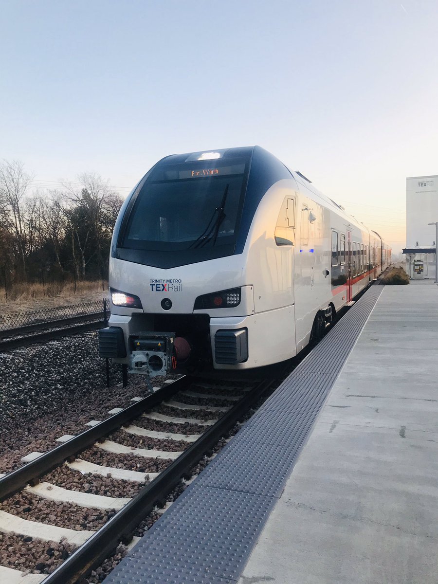 SAL_FW's tweet photo. Buenos días @CityofFortWorth ! Ready for XMAS week, but first work. I was picked up in a Mercedes - a Mercedes Benz Metris Van. Utilized @TrinityMetro’s ZIPZONE service powered by Via to take me to the @MercantileFW #TExRail Station & then to @DTFortWorth. #ZipInZipOut https://t.co/K4b12d9p1a
