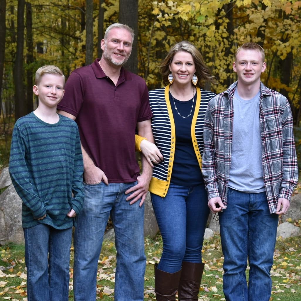 StacyWonfor's tweet photo. @SheinelleJones I took our holiday picture in our backyard in 5 minutes with my camera on a timer, and had to pay my boys in food! Yours looked great! 🎄 https://t.co/zGNh47lq4w