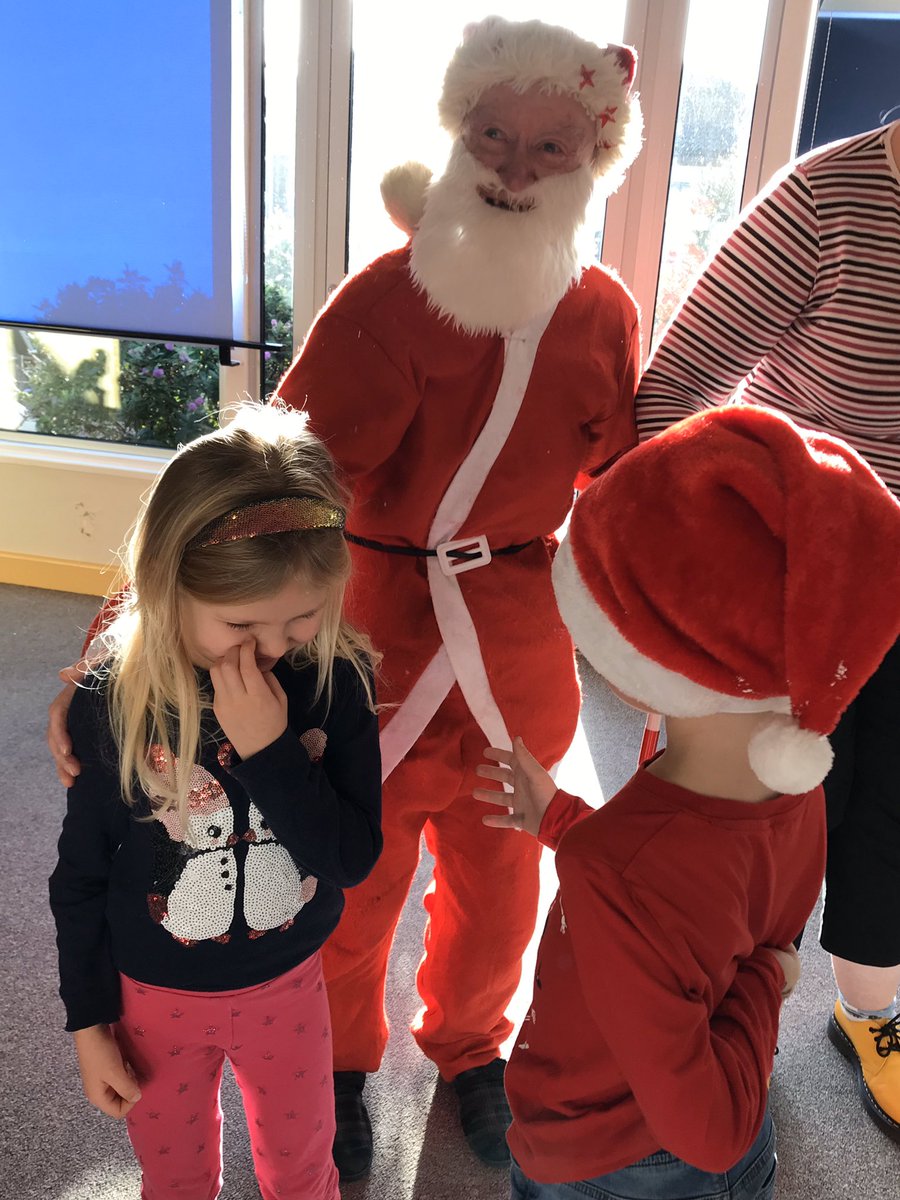 FriendInDeed_'s tweet photo. We had a lovely morning making our friends at Thomas Tawell House smile. One of the residents dressed up as Santa🎄A student from Firside school who visited the home recently, came back with his sister and family to see the residents again ❤️@VisionNorfolk @FirsideJunior https://t.co/owHT6S6ST1