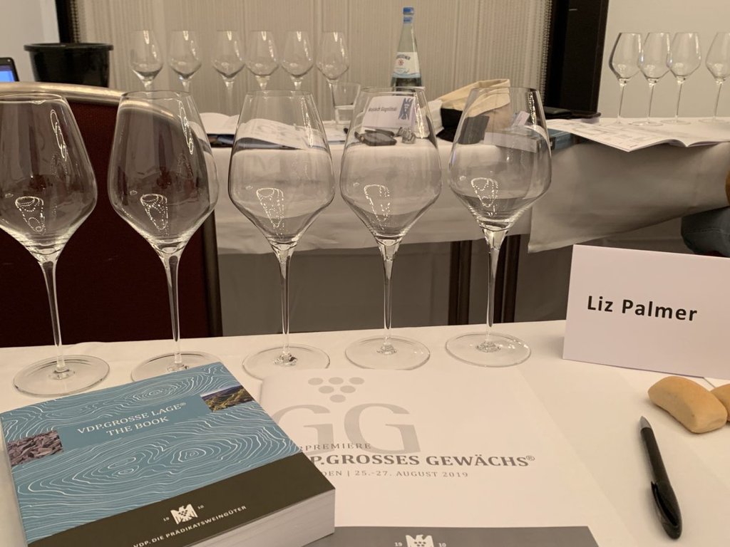 LizPalmer_'s tweet image. Exploring the Diversity of the Rheinhessen Wine Region [Part 3 of 3] — VDP “Große Lage” Seminar and Tasting
▸ lttr.ai/Leby

#VDP #GermanWine #GraphicsProcessingUnit #GermanWineClassification #GermanWineRegion #Articles #RheinhessenWineRegion