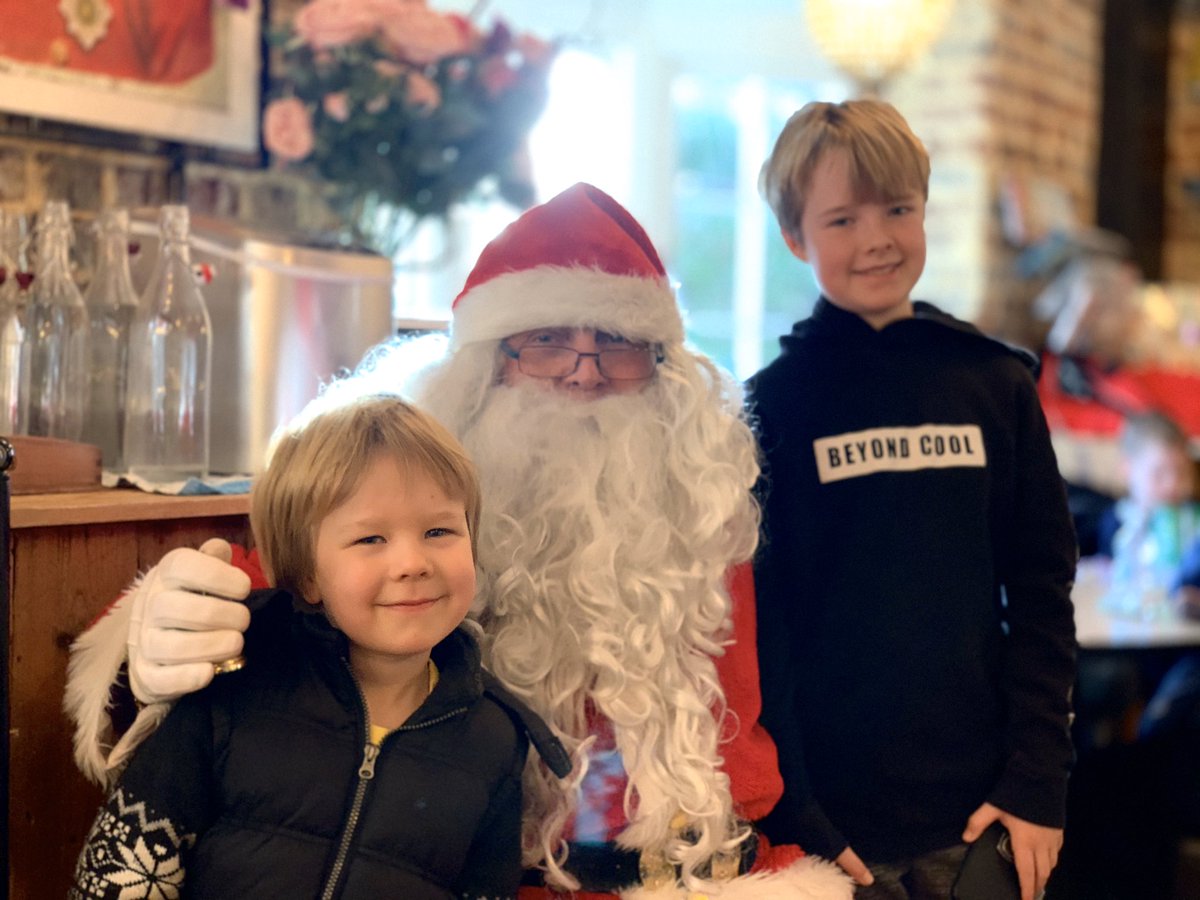 alexbremer's tweet photo. Good morning... #DailyTed &amp; GB with #Santa T @LRPurley w / @MiriamBremer ❤️ https://t.co/WZjdVwkkIq