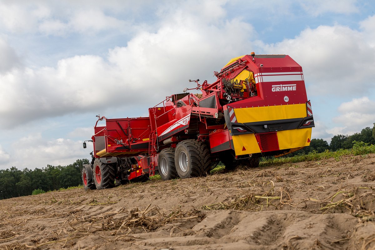 GRIMMEGroup's tweet photo. #PotatoMonday
Unique performance and effective separation with the AirSep system. 
#GRIMME #GRIMMEGroup #AirSep https://t.co/L4CtPnwnKX