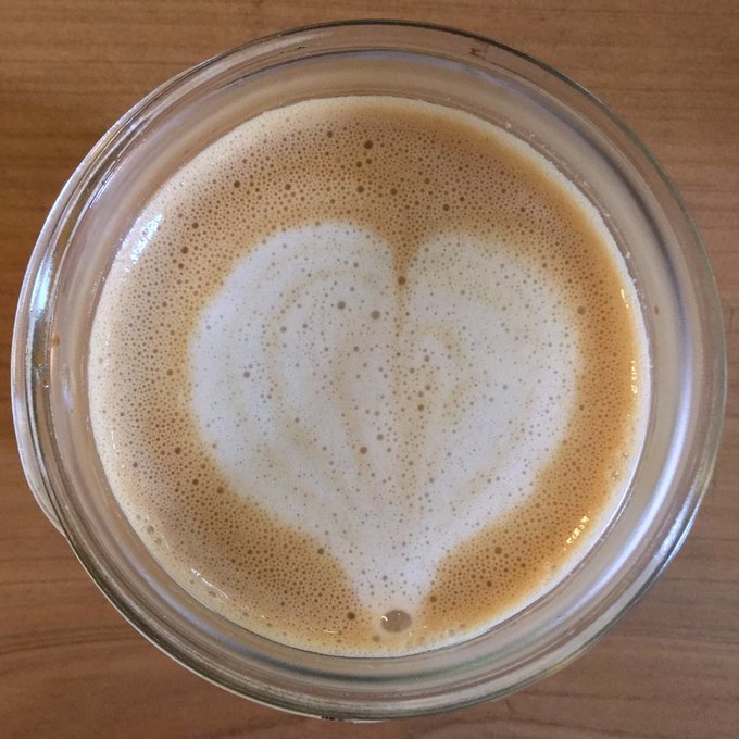 🌈 Yesterday&rsquo;s rainbow. If you only look ahead, you&rsquo;ll never see the #rainbow behind you.  Ran outside<a href="/tag/coffee"class="tags"><span>#coffee</span></a><a href="/tag/yesterday"class="tags"><span>#yesterday</span></a><a href="/tag/rainbow"class="tags"><span>#rainbow</span></a>