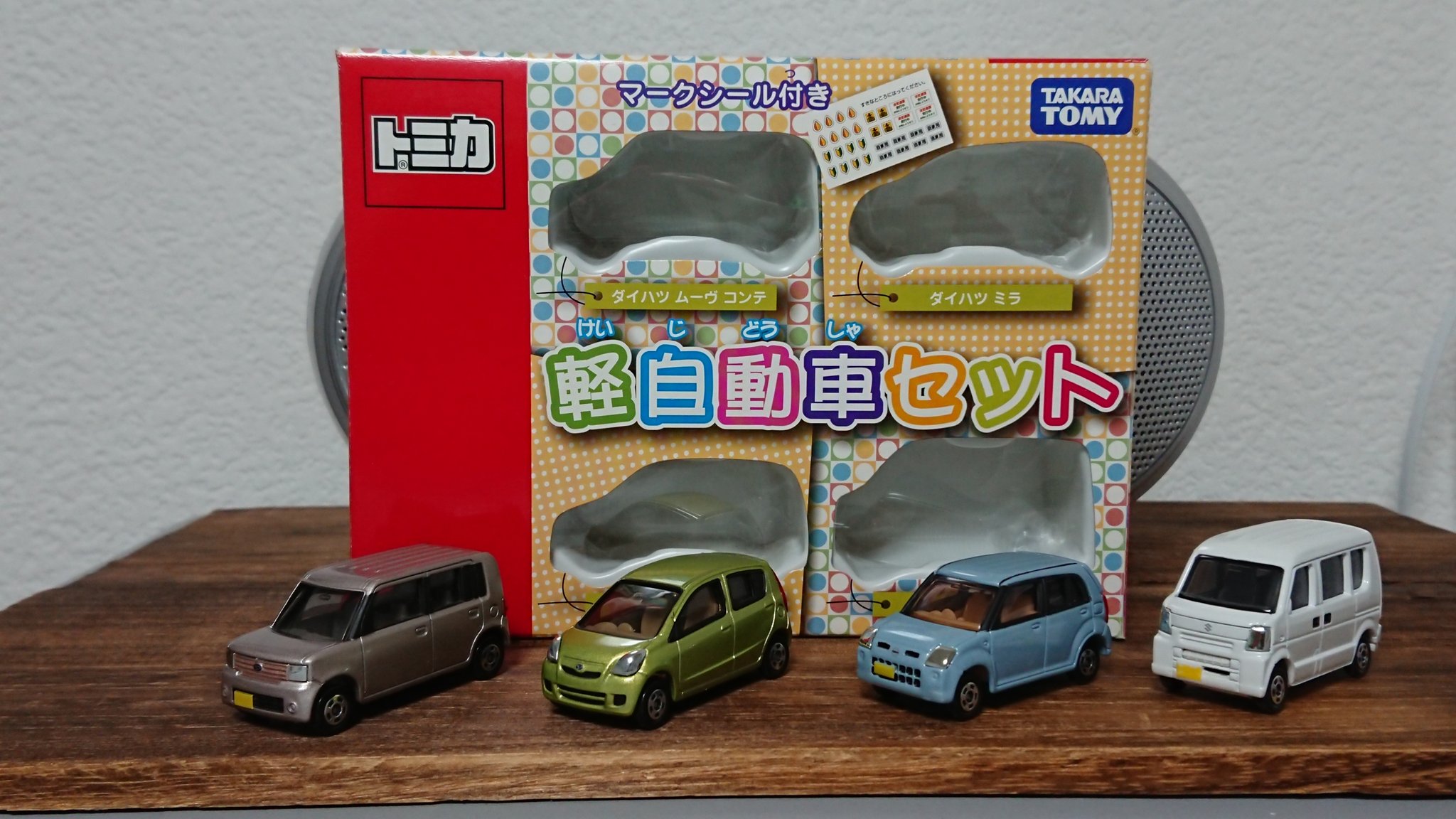 シトラス 22年もミニカー集めてます 10年頃に登場したトミカの軽自動車4台セットです ダイハツ ムーヴコンテ ダイハツ ミラ 日産 ピノ スズキ エブリイ 特に白のエブリイがお気に入り トミカギフト T Co Riayglwt03 Twitter