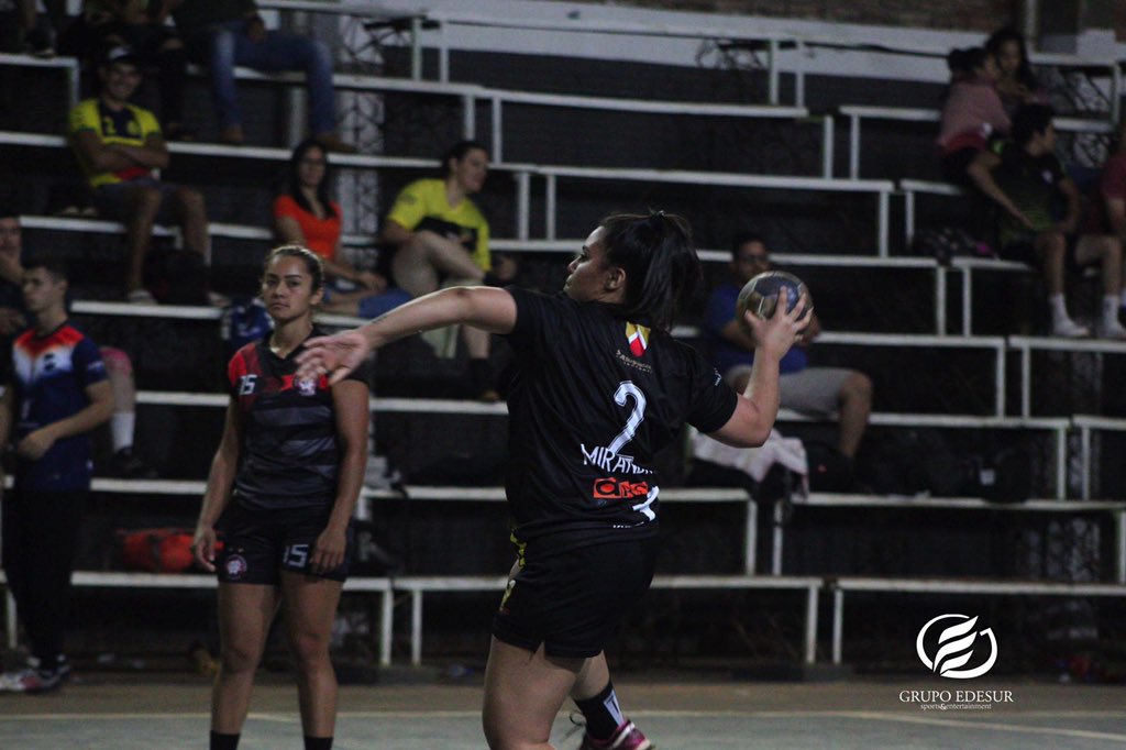 grupoedesur's tweet photo. #LigaEdesurAmateurDeHandball

#Paranaense (38) 🆚 (14) #QuePacho

Jugadora Destacada 🙌🤾‍♂️ : Gabriela Salinas #Paranaense 
.
📸 @marinandresj 
.
#Pepsi #Pilsen #AguaBess #BessPower #Upisa #Kyrios #Sportzone https://t.co/EgIzEygsyB