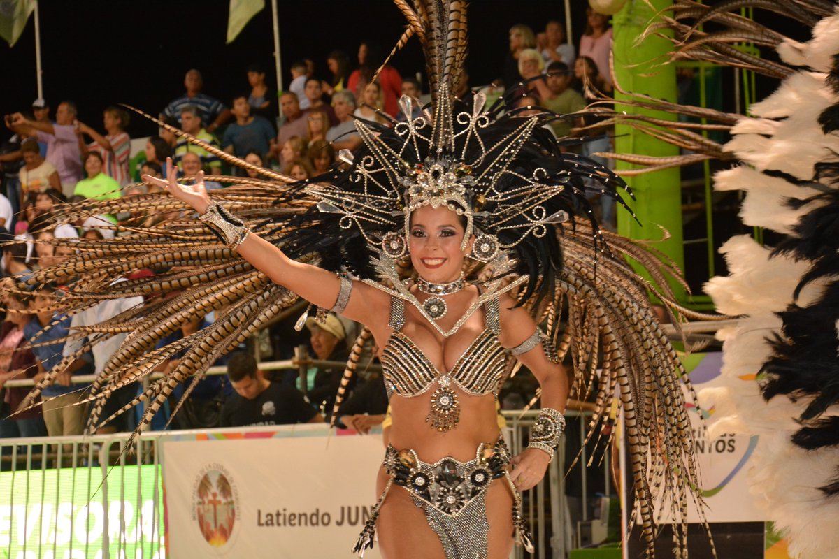 #CorrientesEsCarnaval2020 ¡COMENZÓ LA PREVENTA EXCLUSIVA! bit.ly/CarnavalCtes-2… 
Promoción 👉10% de descuento y hasta 6 cuotas sin interés con tarjetas de crédito del #BancoDeCorrientes del 23 al 29/12 inclusive.