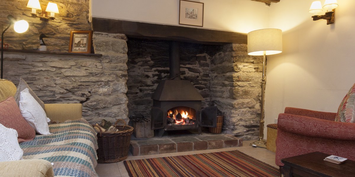 Relax &amp; unwind in one of Watermill Cottages' delightful properties. Their tastefully converted cottages are surrounded by 20 acres of stunning scenery.

aroundaboutbritain.blogspot.com/2019/12/waterm…

#Devon #VisitDevon #Cottage #SelfCatering #CosyCottage #LuxuryProperty #FamilyHoliday #AONB #Scenery