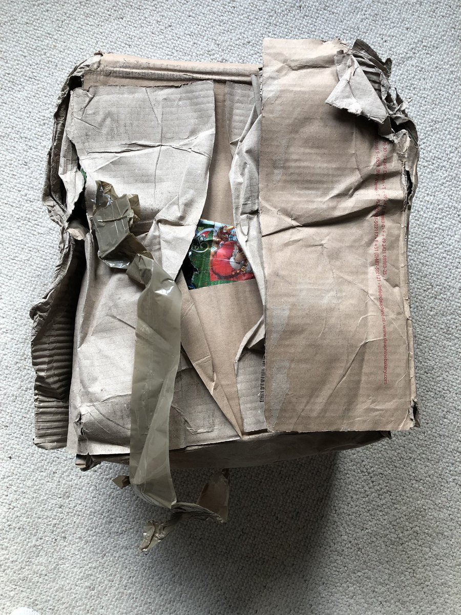 haitch85's tweet photo. I’m sure our loved ones in Europe would be delighted to see how we received their Christmas gift .. and this was a delivery to the door. #whataservice #happychristmastoyoutoo @parcelforce https://t.co/pQt4p6Uibw